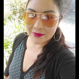 Meet your Posher, Rocio